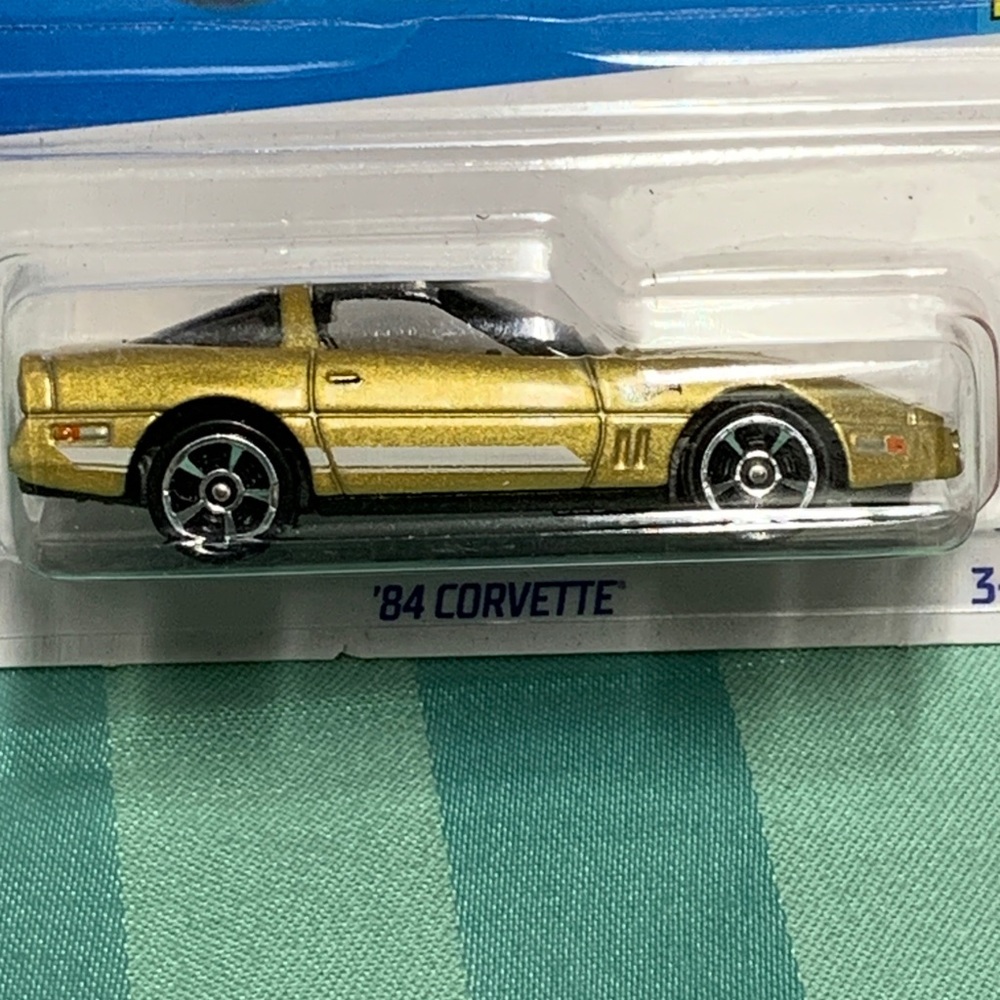 ‘84 Corvette Gold Hot wheel The ‘80s Toy Car - Picture 3 of 8